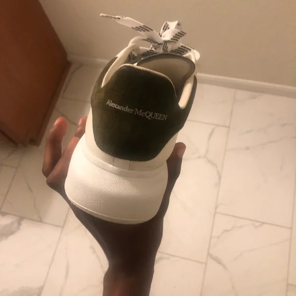 I have only wore them twice trying to sell them because i  display picture 3